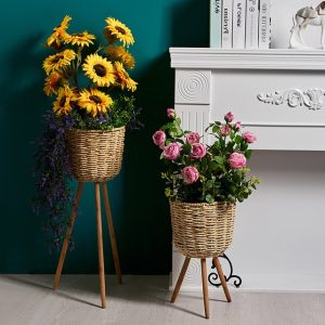Floor - standing flowerpot straw